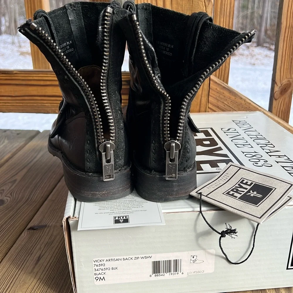 Frye Vicky Artisan Back Zip Distressed Boots  Moto Boots 9 🥳 Host Pick 🥳 - Picture 12 of 16